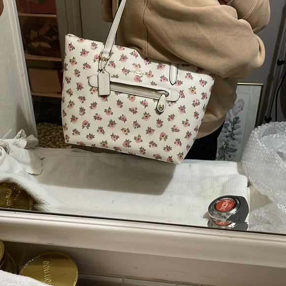 COACH - Taylor zipper flower patch tote - 21810- NWOT - Picture 13 of 13